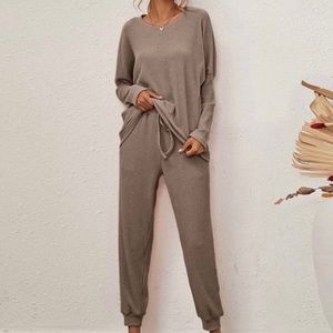 Romantic hut - Light Brown (Beige) Long Sleeve Top & Joggers With Pockets Set